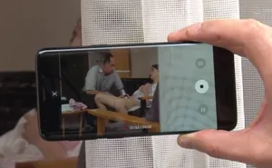 Vợ của con trai gian díu với bố ông xã bị gã tiền bối khu phố phát hiện