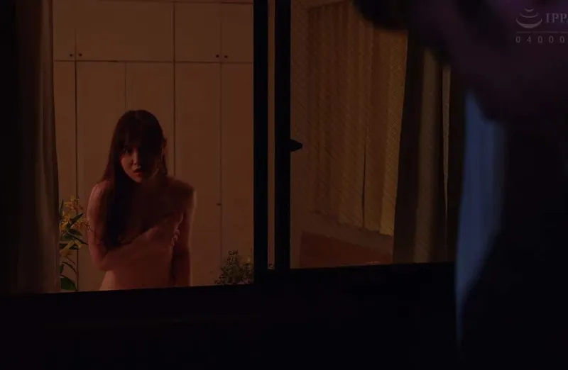 Em hotgirl cạnh nhà ông chồng người chồng cạnh nhà thường xuyên thay đồ ở ngay cửa sổ